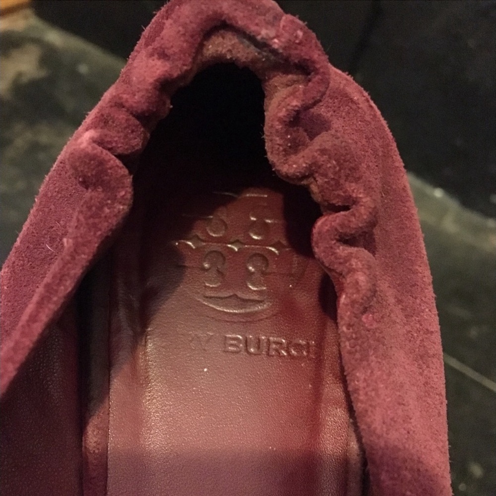 Tory Burch 'Reva with enamel logo / suede - Picture 3 of 4
